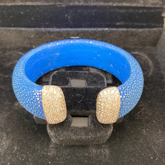 Beautiful royal blue Corolli leather cuff - Picture 2 of 4